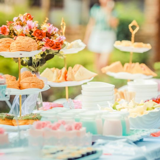 AZYL_imprezy firmowe bufet słodki na imprezie firmowej